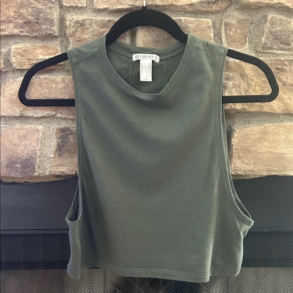 Forever 21 Dark Green Crop Top. Small